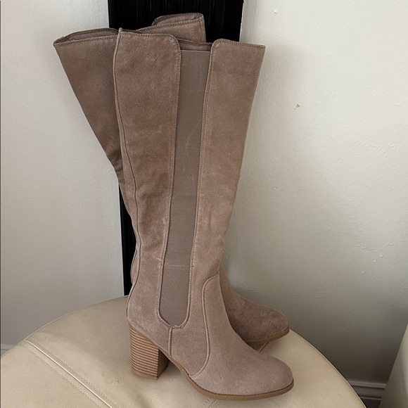 Women's Tan Knee-High Boots - Picture 2 of 4
